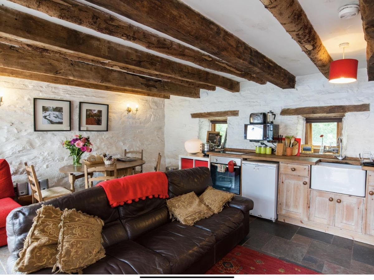 Ty Fferm Hen, Ancient Farmhouse, Coity Bach Talybont-on-Usk 外观 照片