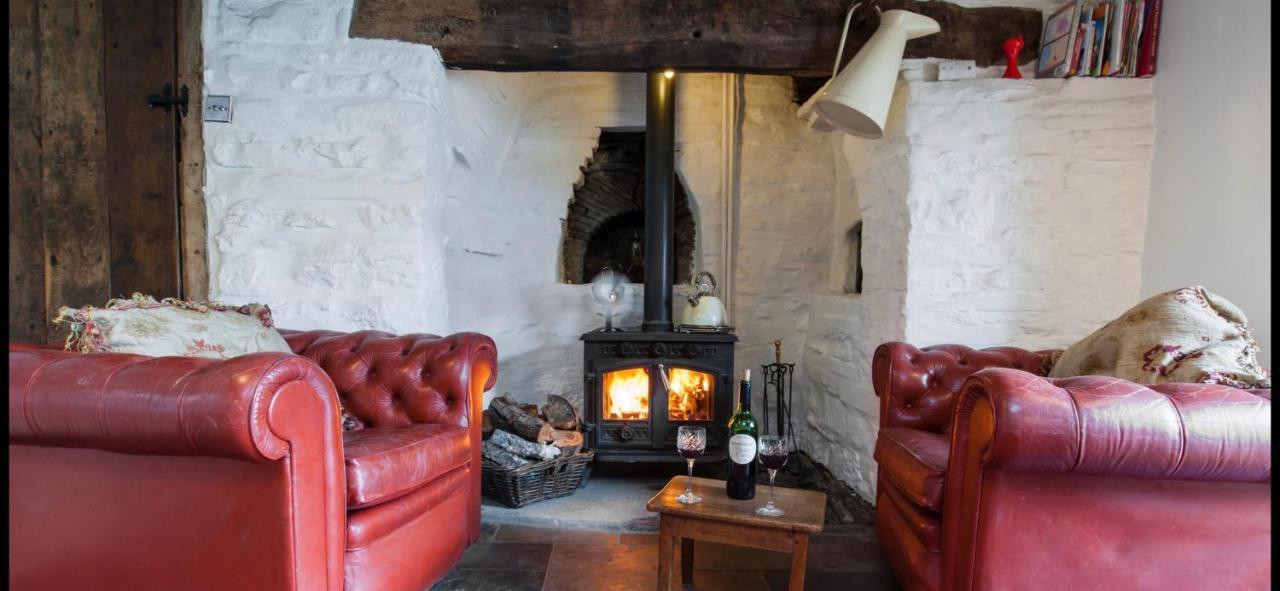 Ty Fferm Hen, Ancient Farmhouse, Coity Bach Talybont-on-Usk 外观 照片
