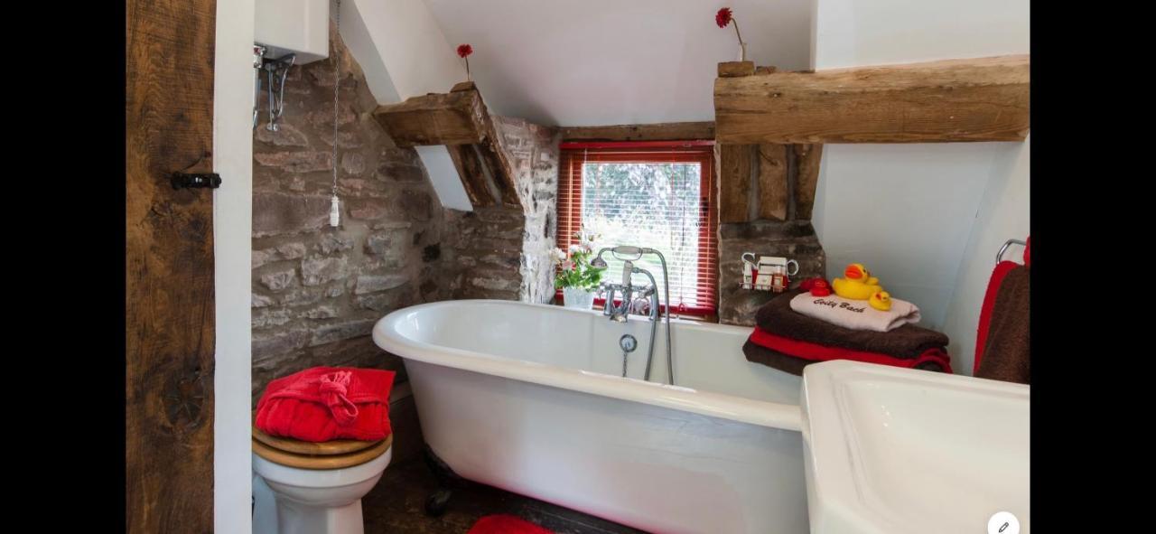 Ty Fferm Hen, Ancient Farmhouse, Coity Bach Talybont-on-Usk 外观 照片